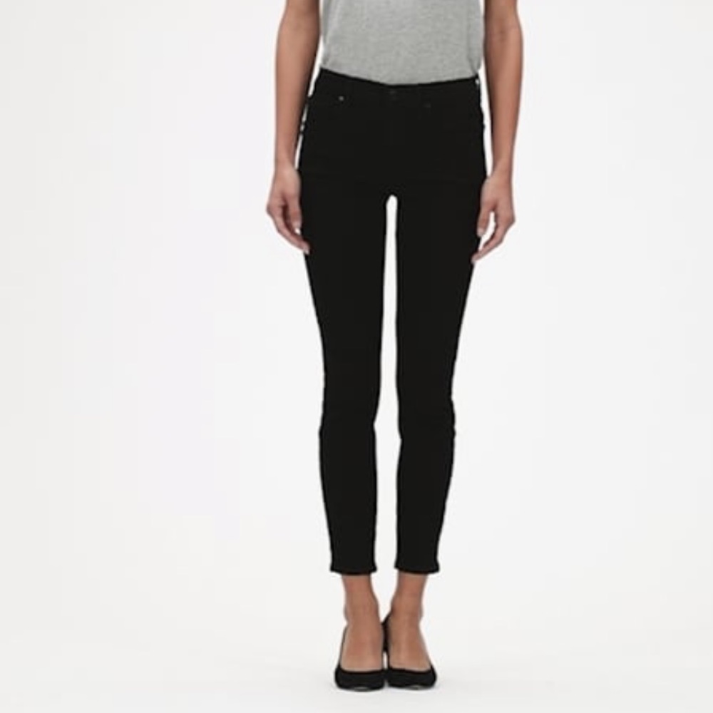 Gap Mid Rise True Skinny in Black